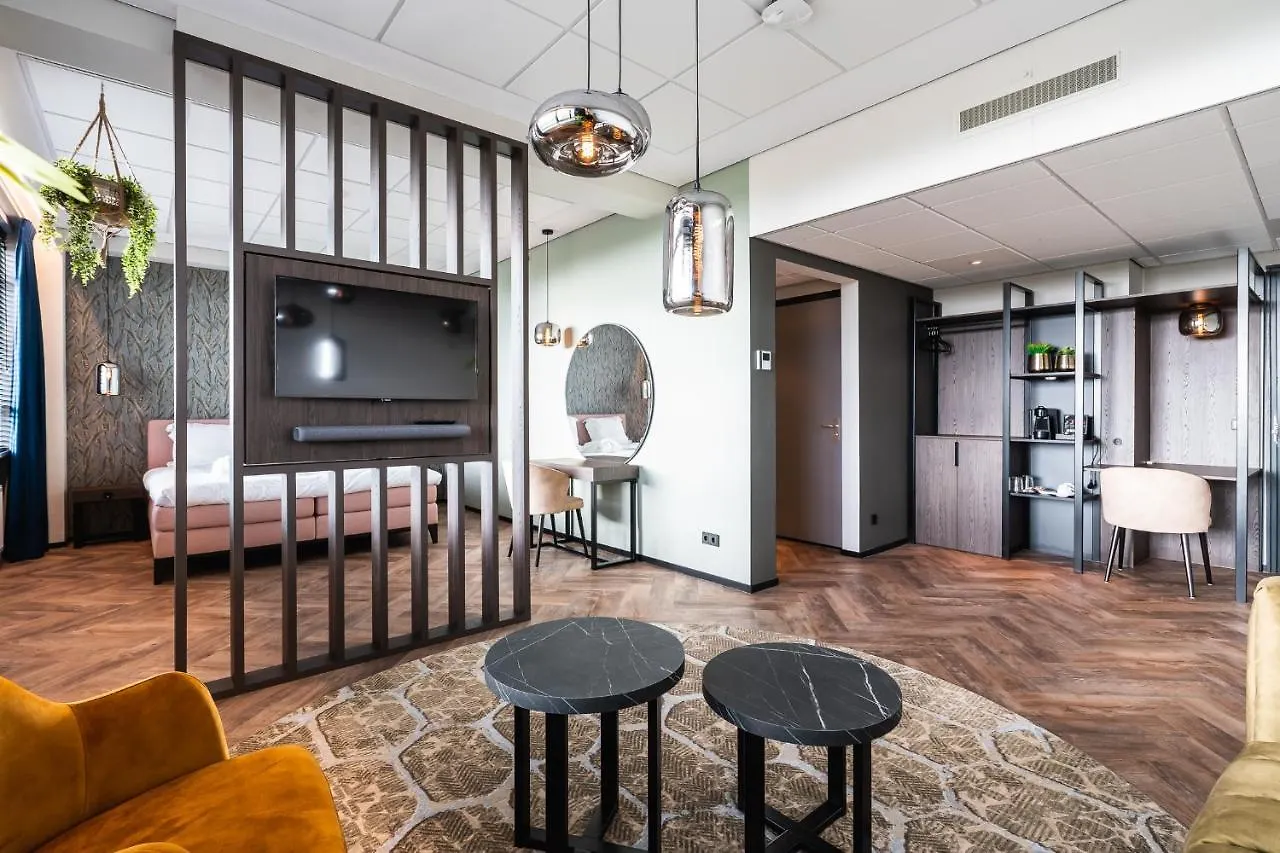Onderwijshotel De Rooi Pannen Eindhoven 3*,